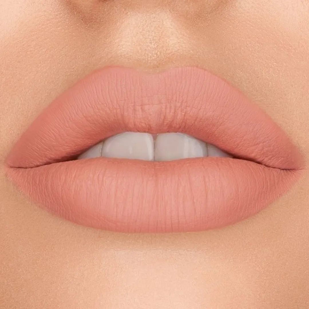 Creamy matte lipstick